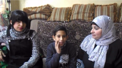 أحمد أشرف مع عائلته