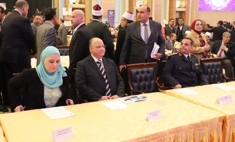 محافظ القاهرة يتوسط وزيرة التضامن ومدير مركز زايد