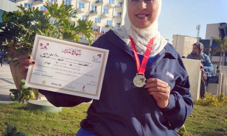 بطلة ذوي الهمم..مُدرسة تسببت ببتر قدميها وتحلم بالمشاركة ببطولة العالم لرفع الأثقال
