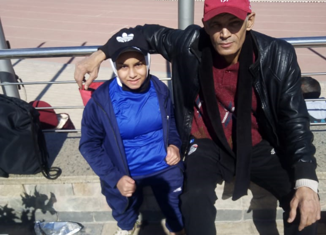 طفلة من ذوي الهمم تتفوق على الكبار بمسابقة رمي الجلة والرمح