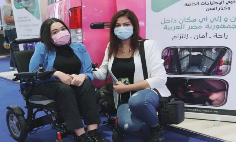 لخدمة ذوي الاحتياجات الخاصة .. تفاصيل ابتكار أب مصري سيارة بأسانسير