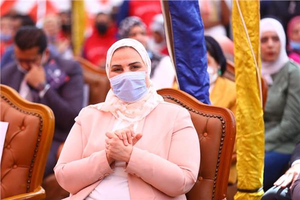 بطاقة الخدمات المتكاملة .. وزيرة التضامن تكشف موعد الإعلان عن المرحلة الثانية
