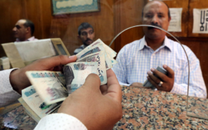 الحد الأدنى للأجور بالقطاع الخاص.. التطبيق من أول يناير وعقوبات للمخالفين