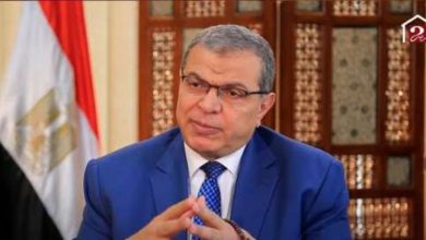 القوى العاملة: تسليم 15 عقد عمل لذوي الاحتياجات الخاصة ضمن مبادرة حياة كريمة