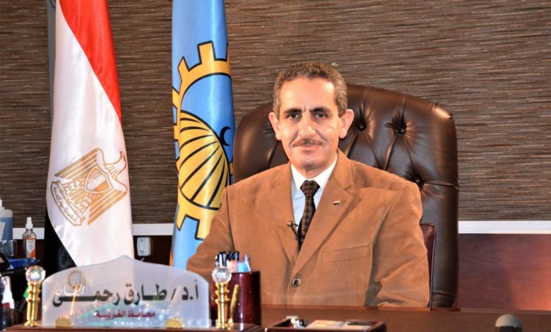 تسليم ذوي الإعاقة عقود عمل ووثائق تأمين للعمالة في الغربية