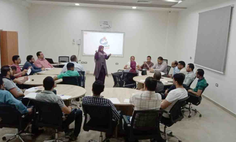 ذوي الاحتياجات الخاصة .. دورة تدريبية لتعليم لغة الإشارة للتعامل مع أصحاب الهمم