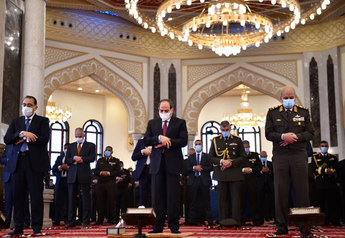 السيسي يدير حوارا مع قادة القوات المسلحة حول الأحداث المحلية والعالمية