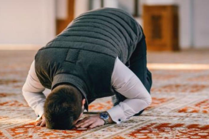 الإفتاء تجيب: ما حكم من صام رمضان ولكنه لا يصلي .. هل ذلك يُفسِد صيامه؟