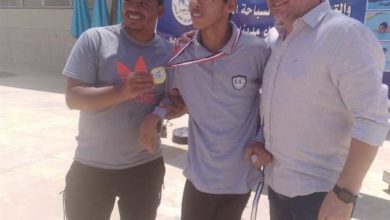 طالب من ذوي الهمم يحصد ميدالية ذهبية في بطولة كأس مصر للسباحة