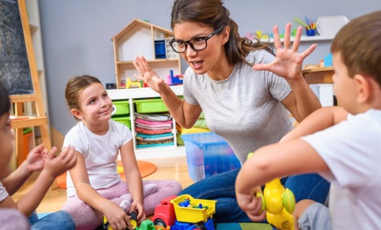 متى يحتاج الطفل إلى أخصائي تخاطب  .. خبيرة تربية خاصة تجيب