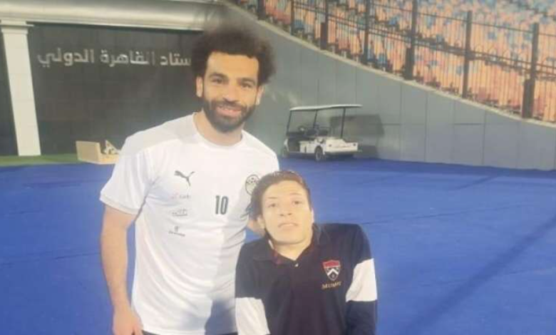 محمد صلاح يوافق على طلب شاب مريض ويتكفل بمصروفات علاجة