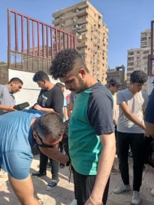 طلاب الثانوية العامة المكفوفين يؤدون امتحان علم النفس والاجتماع