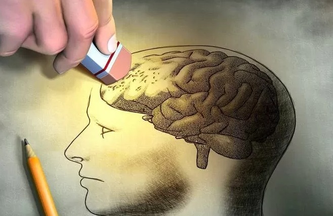 تؤدي إلى تحسن ذاكرة كبار السن.. توجيه الشحنات الكهربائية إلى الدماغ لمدة 20
