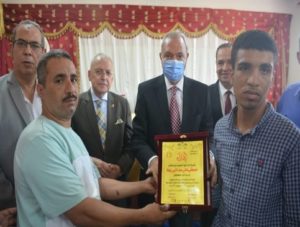 محافظ القليوبية يُكرم الطلاب المكفوفين من مدرسة النور.. المتفوقين علمياً ورياضياً ببنها
