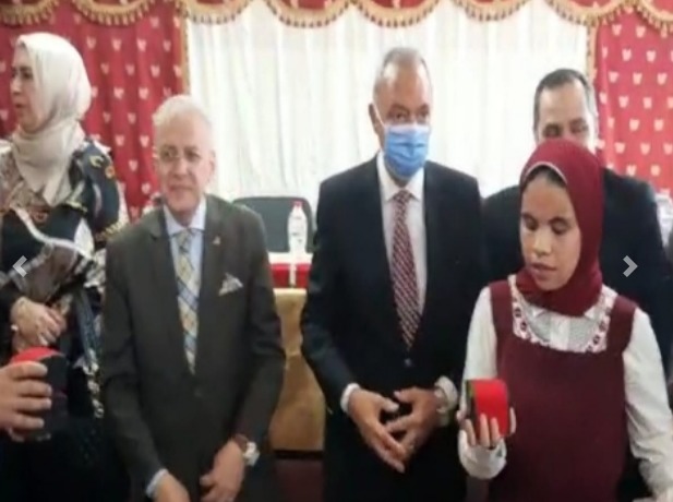محافظ القليوبية يُكرم الطلاب المكفوفين من مدرسة النور.. المتفوقين علمياً ورياضياً ببنها