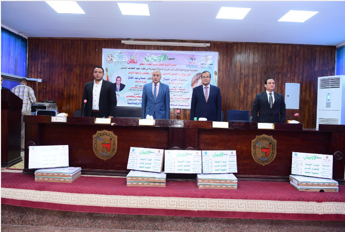 ذوي الإعاقة .. جامعة سوهاج توزع 13 جهاز لاب توب وتكرم 50 طالبًا