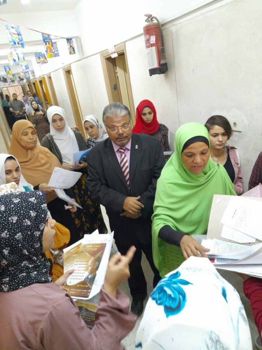 توقيع الكشف الطبى على الطلاب ذوي الإعاقة بجامعة سوهاج