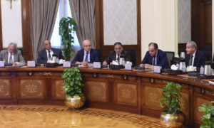 رئيس الوزراء بدء الترتيبات للإفراج عن كل السلع الموجودة في الموانئ لتحقيق توزان في الأسعار