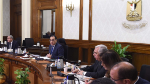 رئيس الوزراء بدء الترتيبات للإفراج عن كل السلع الموجودة في الموانئ لتحقيق توزان في الأسعار