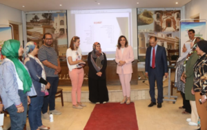لدمج ذوي الاحتياجات الخاصة.. وزيرة الثقافة تتابع ورشة تعليم لغة الإشارة للعاملين بالوزارة