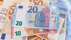 أسعار العملات العربية والأجنبية مقابل الجنيه اليوم الأحد 13-8-2023