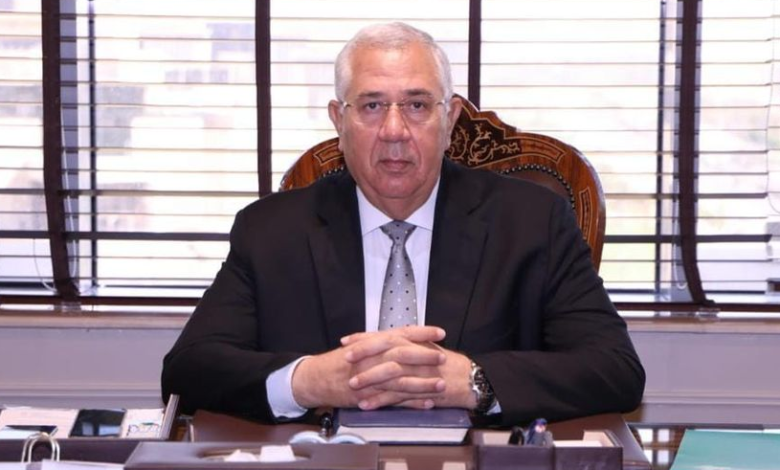 وزير الزراعة يناشد المزارعين بالتوجه إلى هيئة التعمير والتنمية الزراعية للاستفادة من مبادرة الرئيس