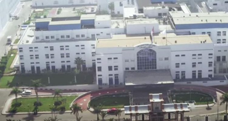 خبير عالمى فى جراحة المخ والأعصاب وجراحات قاع الجمجمة بمجمع الجلاء الطبى (الموعد)