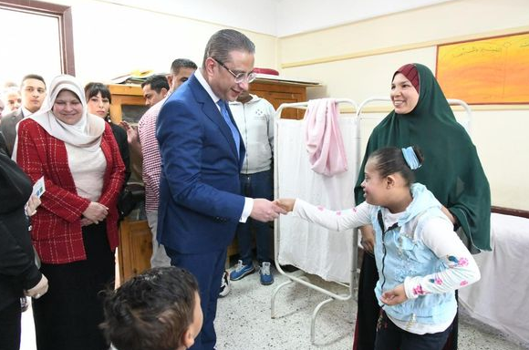 قافلة طبية للكشف عن ذوي الهمم وأسرهم وسماعات لضعاف السمع بالفيوم