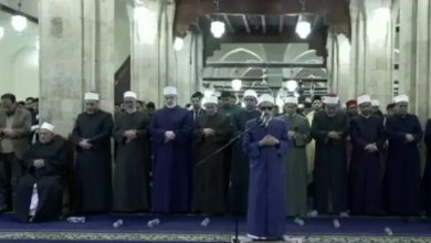 لأول مرة،، طالب من ذوي البصيرة يؤم المصلين في صلاة التراويح بجامع الأزهر