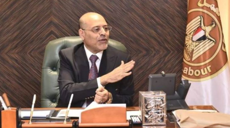 وزير العمل يعلن عن فرص عمل بشركة سعودية برواتب تصل لـ8 آلاف ريال (التفاصيل)